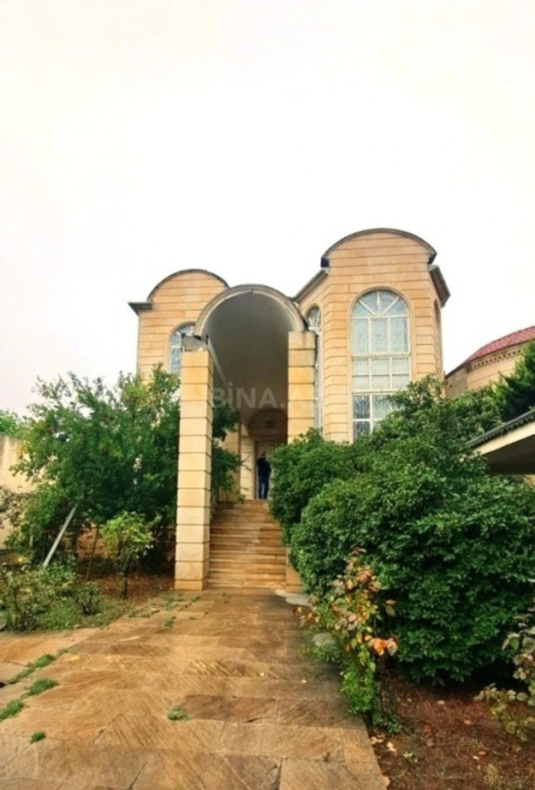 Satılır 6 otaqlı həyət evi 450 m²