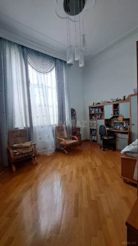 Satılır 6 otaqlı həyət evi 450 m²