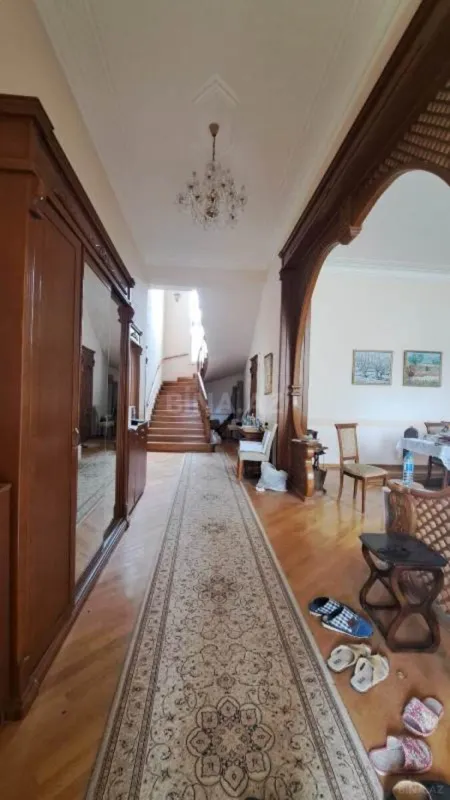 Satılır 6 otaqlı həyət evi 450 m²