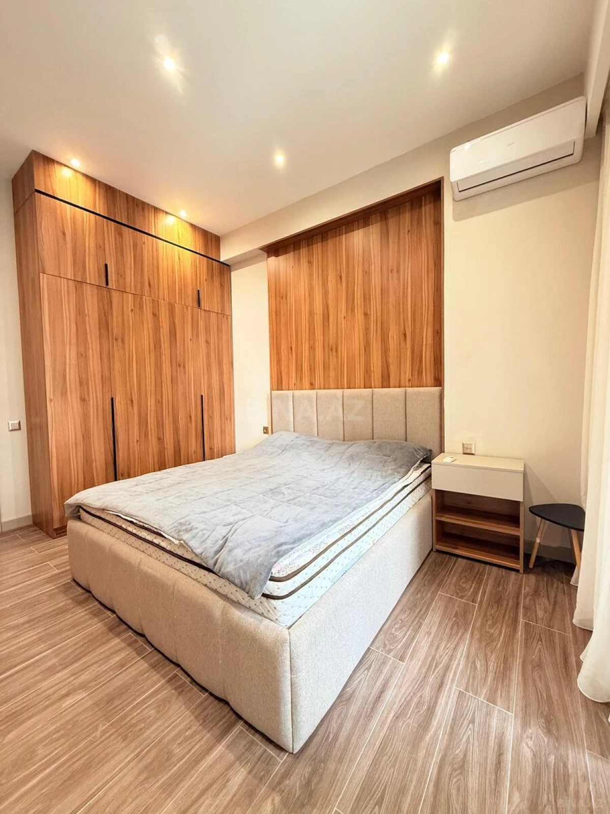 Satılır 2 otaqlı mənzil 75 m²