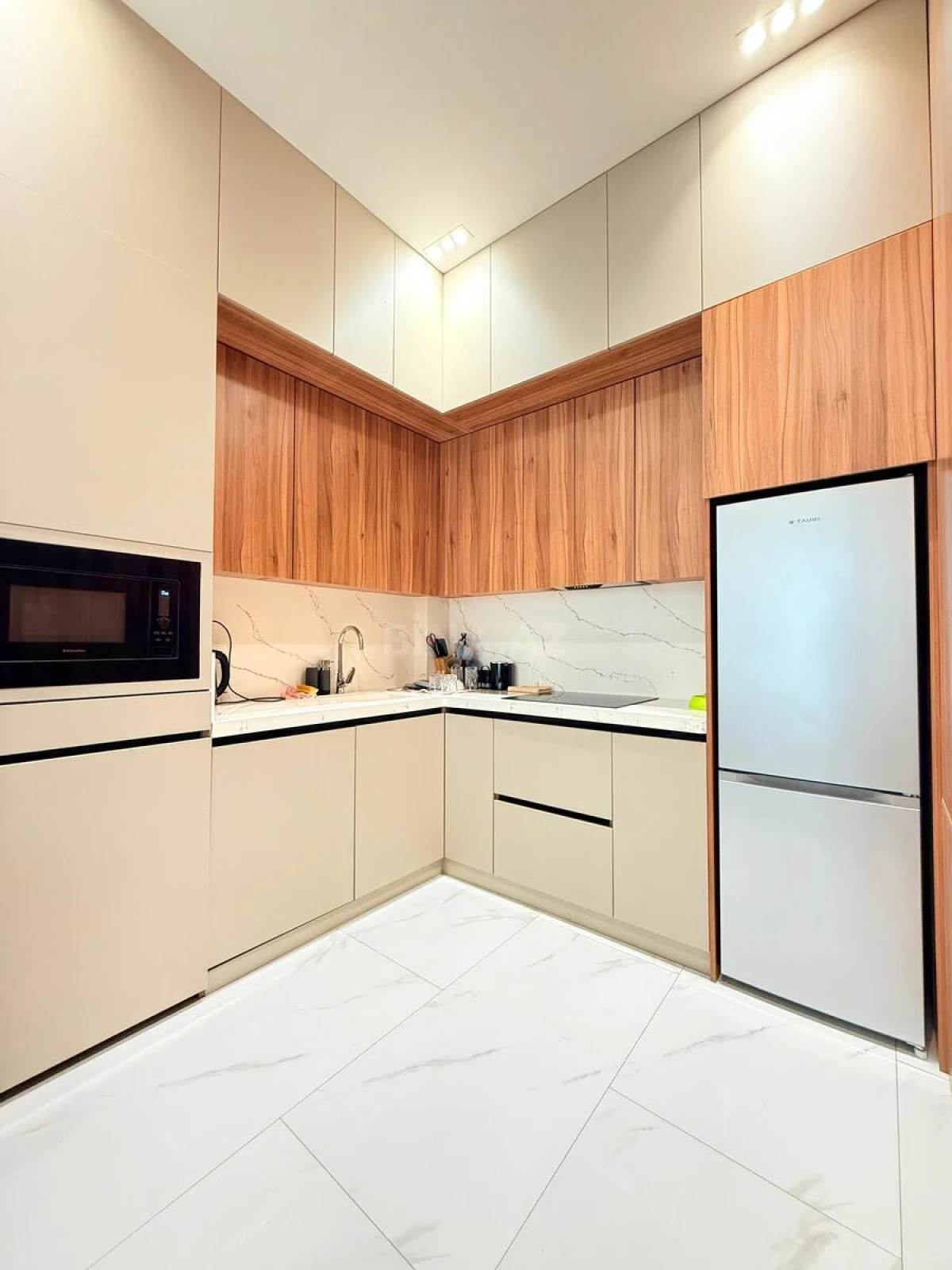 Satılır 2 otaqlı mənzil 75 m²