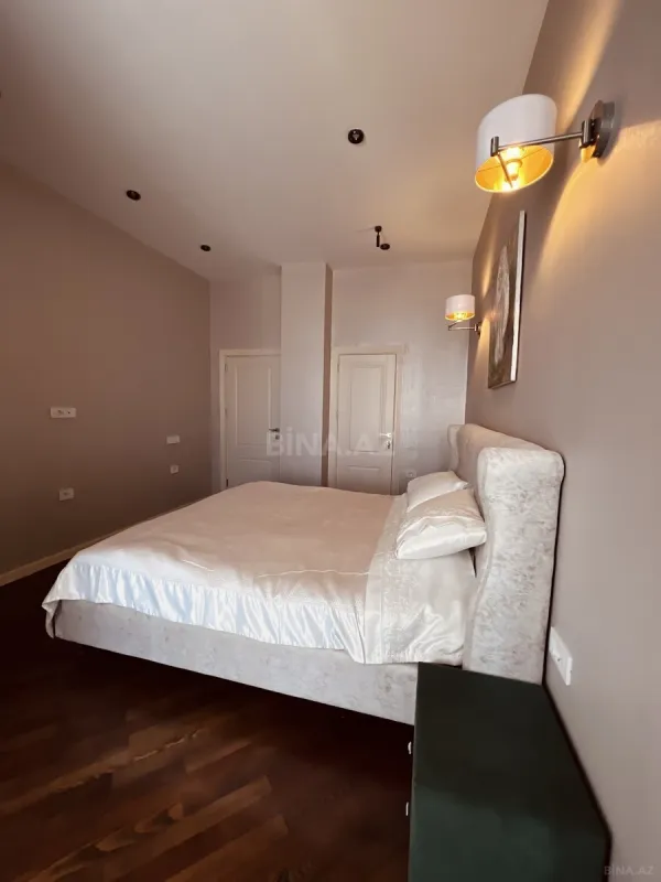 Satılır 3 otaqlı mənzil 160 m²