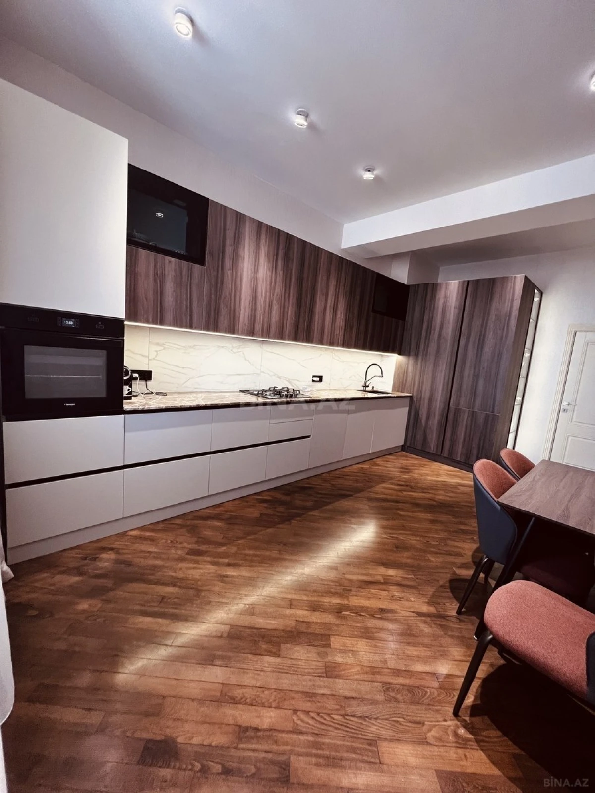 Satılır 3 otaqlı mənzil 160 m²