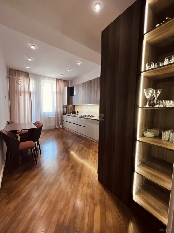 Satılır 3 otaqlı mənzil 160 m²