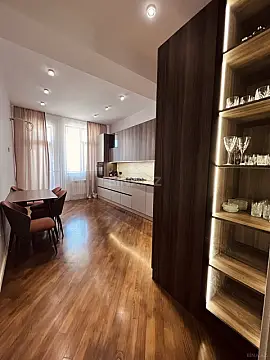 Satılır 3 otaqlı mənzil 160 m²