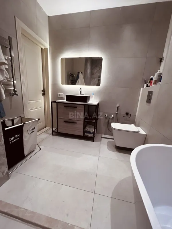 Satılır 3 otaqlı mənzil 160 m²