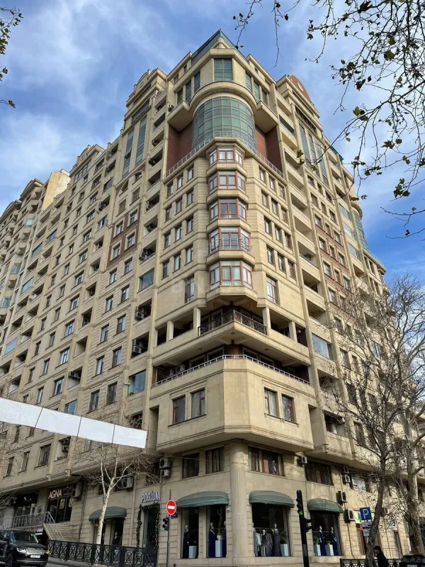 Satılır 3 otaqlı mənzil 160 m²