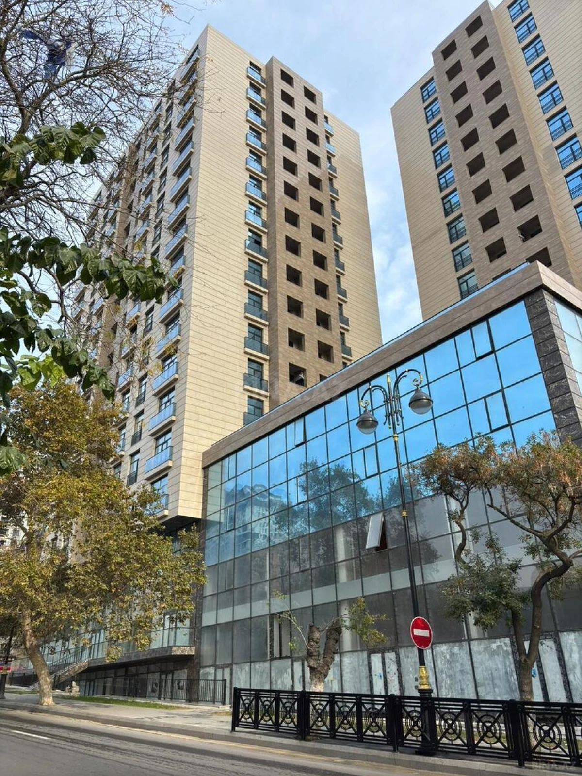 Satılır 4 otaqlı mənzil 150 m²