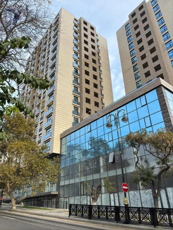 Satılır 4 otaqlı mənzil 150 m²