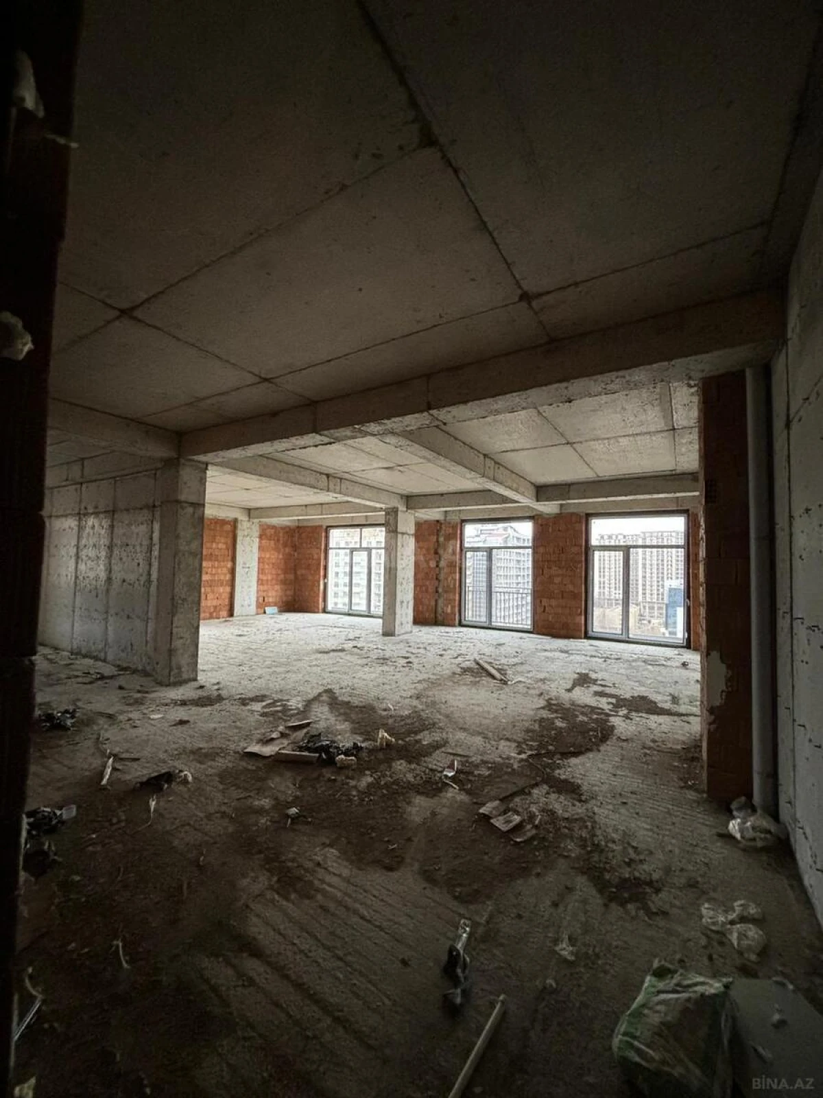 Satılır 4 otaqlı mənzil 150 m²