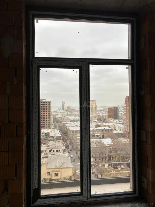 Satılır 4 otaqlı mənzil 150 m²