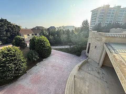 Satılır 15 otaqlı həyət evi 500 m²