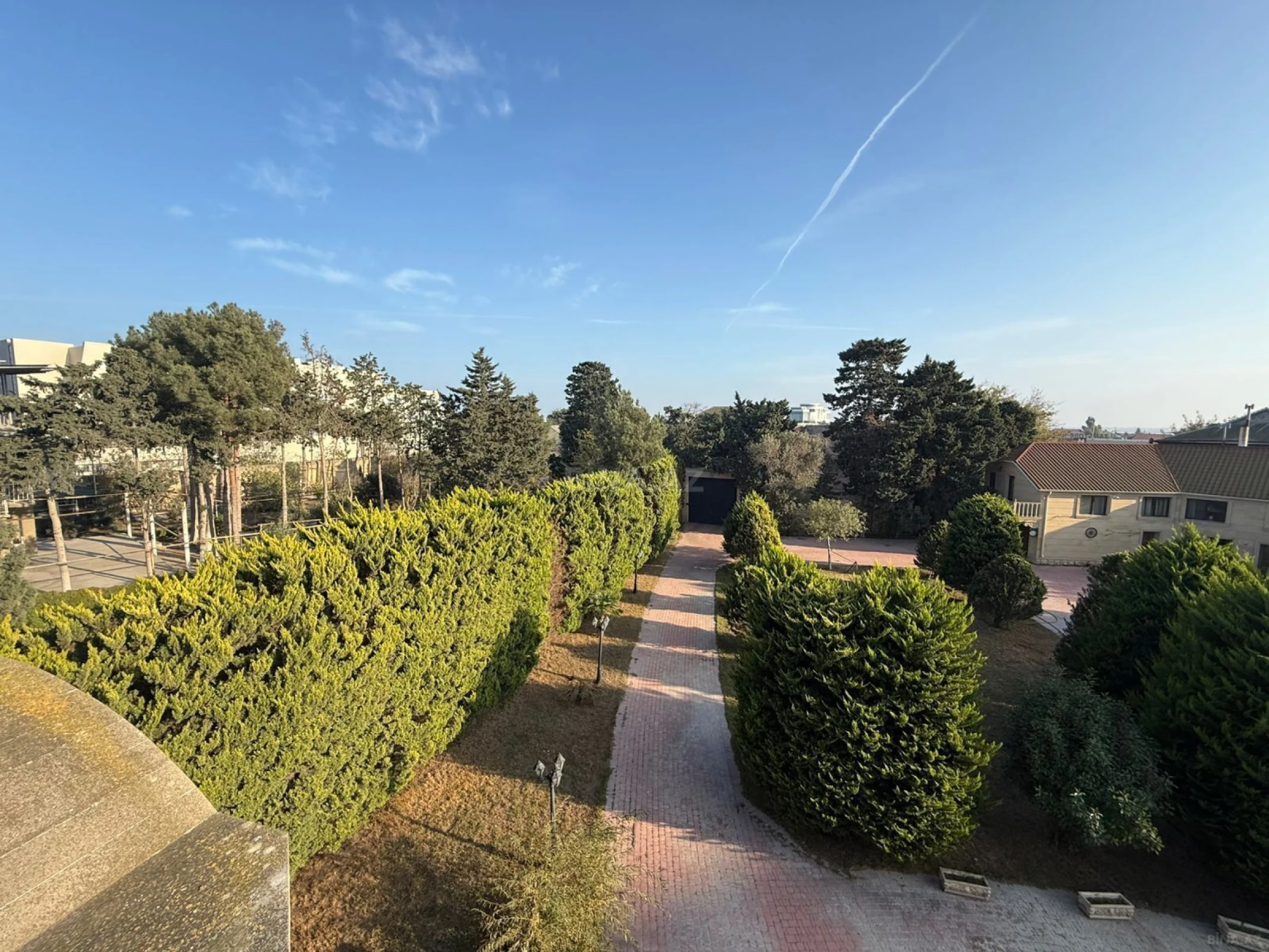 Satılır 15 otaqlı həyət evi 500 m²