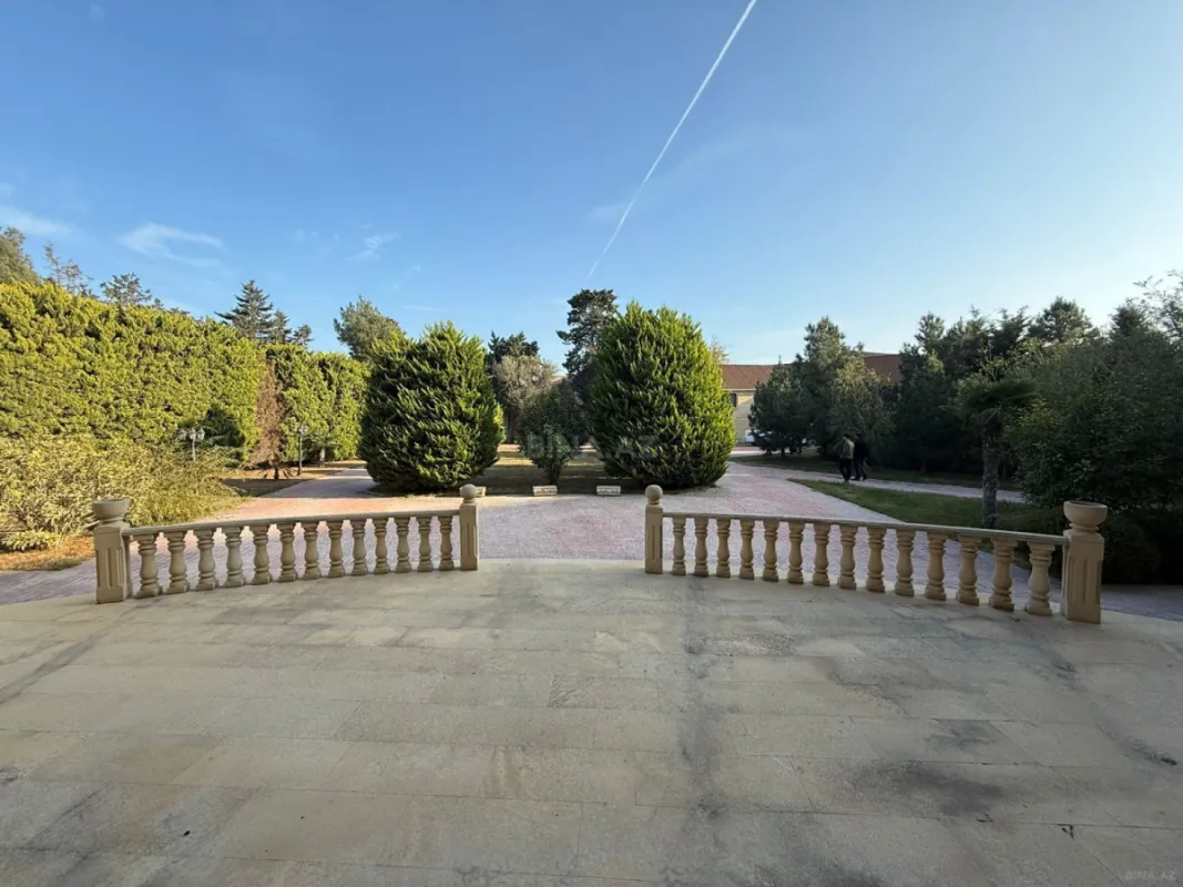 Satılır 15 otaqlı həyət evi 500 m²