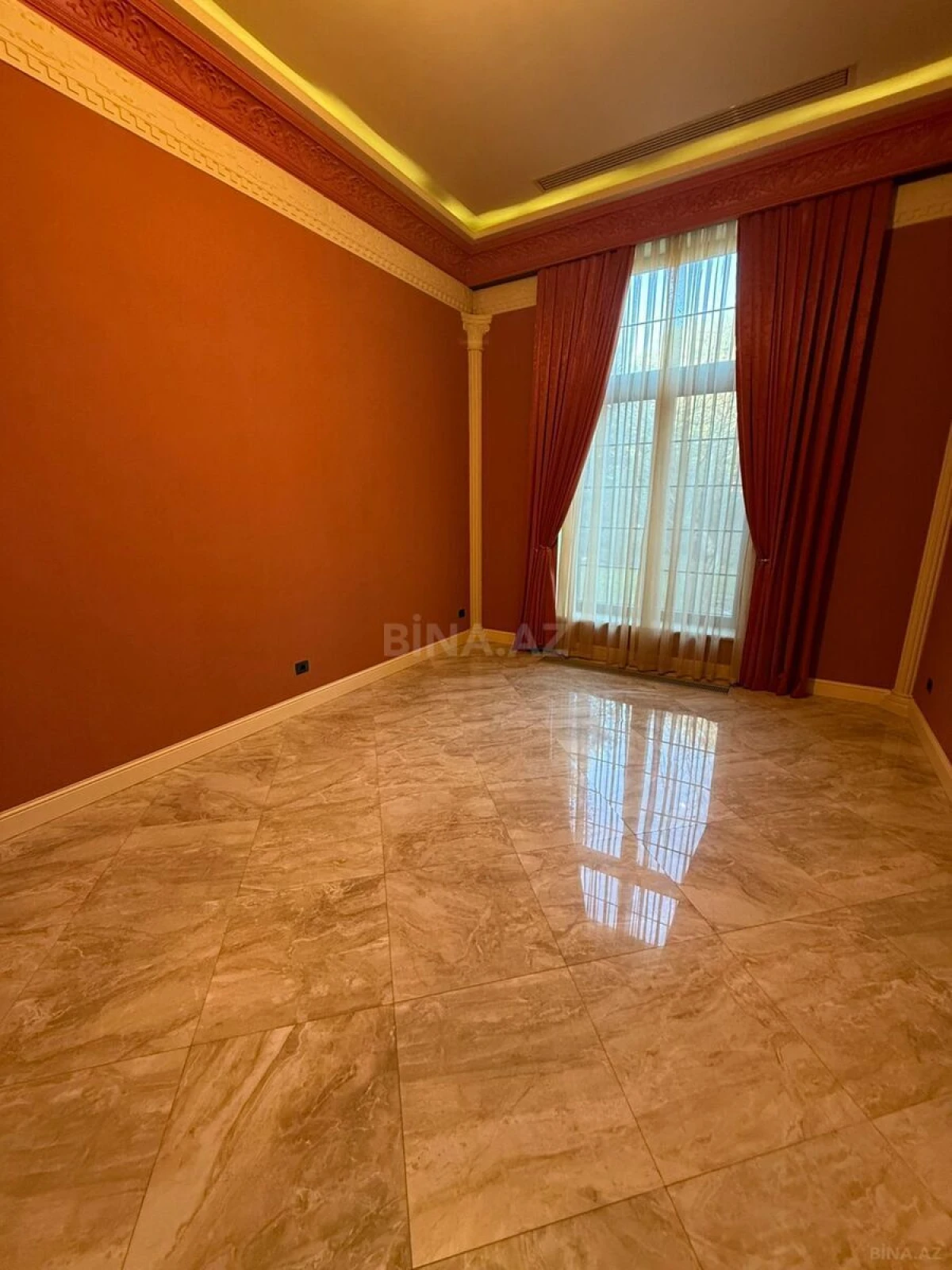 Satılır 15 otaqlı həyət evi 500 m²