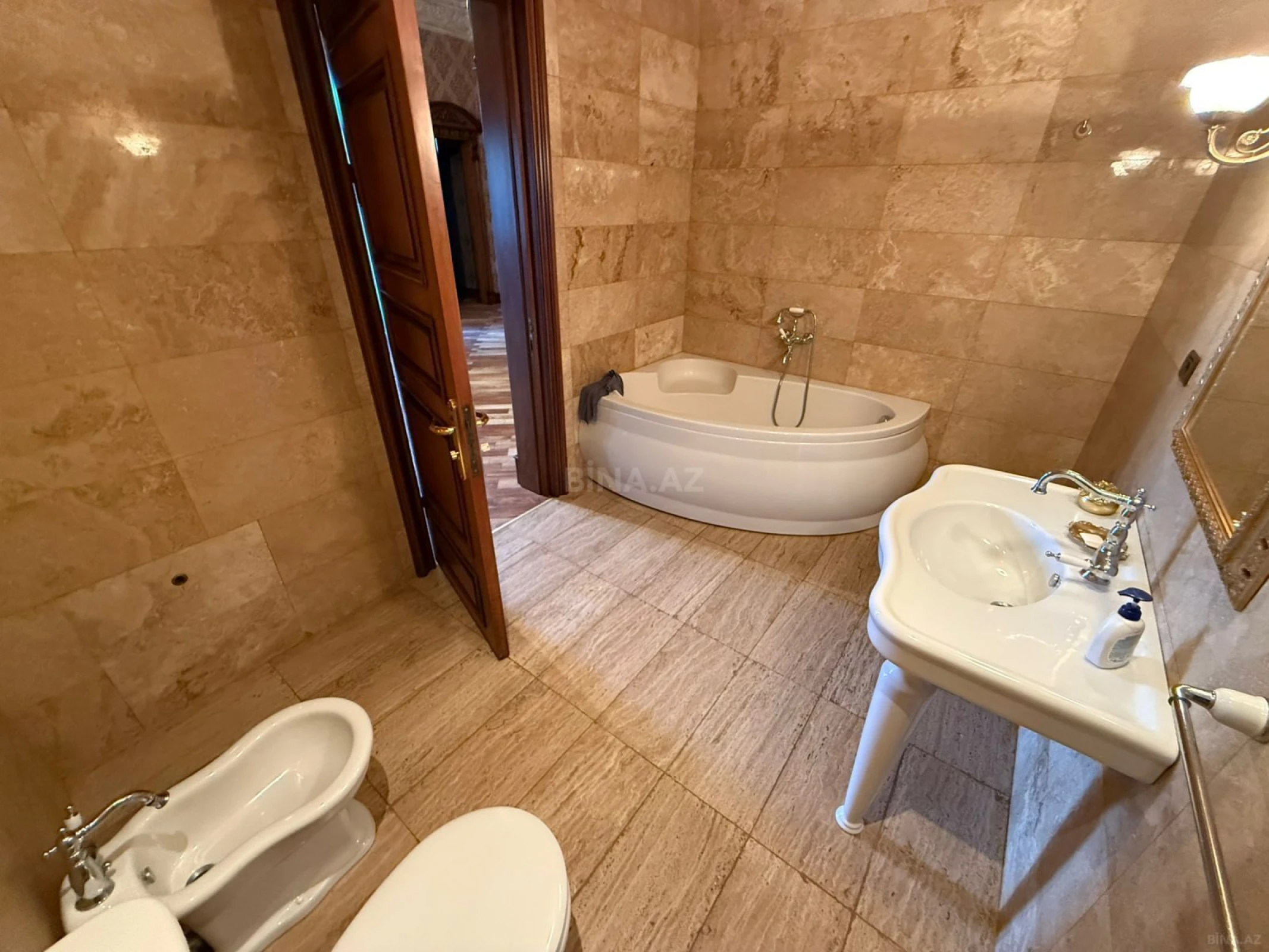 Satılır 15 otaqlı həyət evi 500 m²