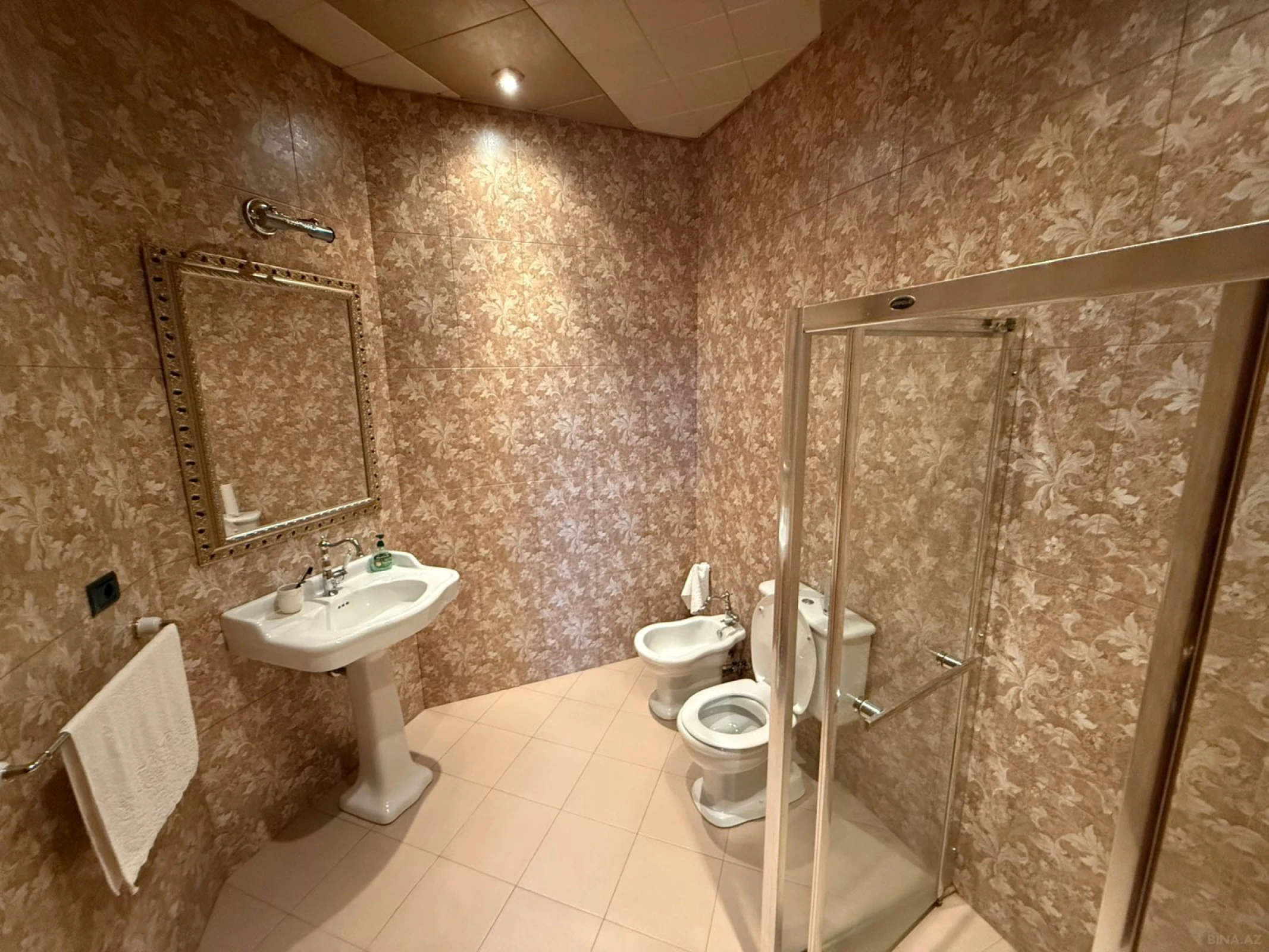 Satılır 15 otaqlı həyət evi 500 m²