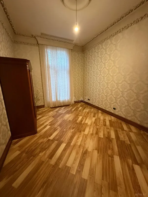 Satılır 15 otaqlı həyət evi 500 m²