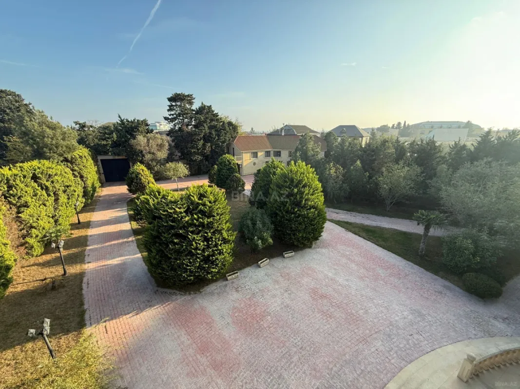 Satılır 15 otaqlı həyət evi 500 m²