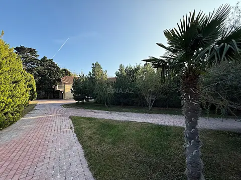 Satılır 15 otaqlı həyət evi 500 m²