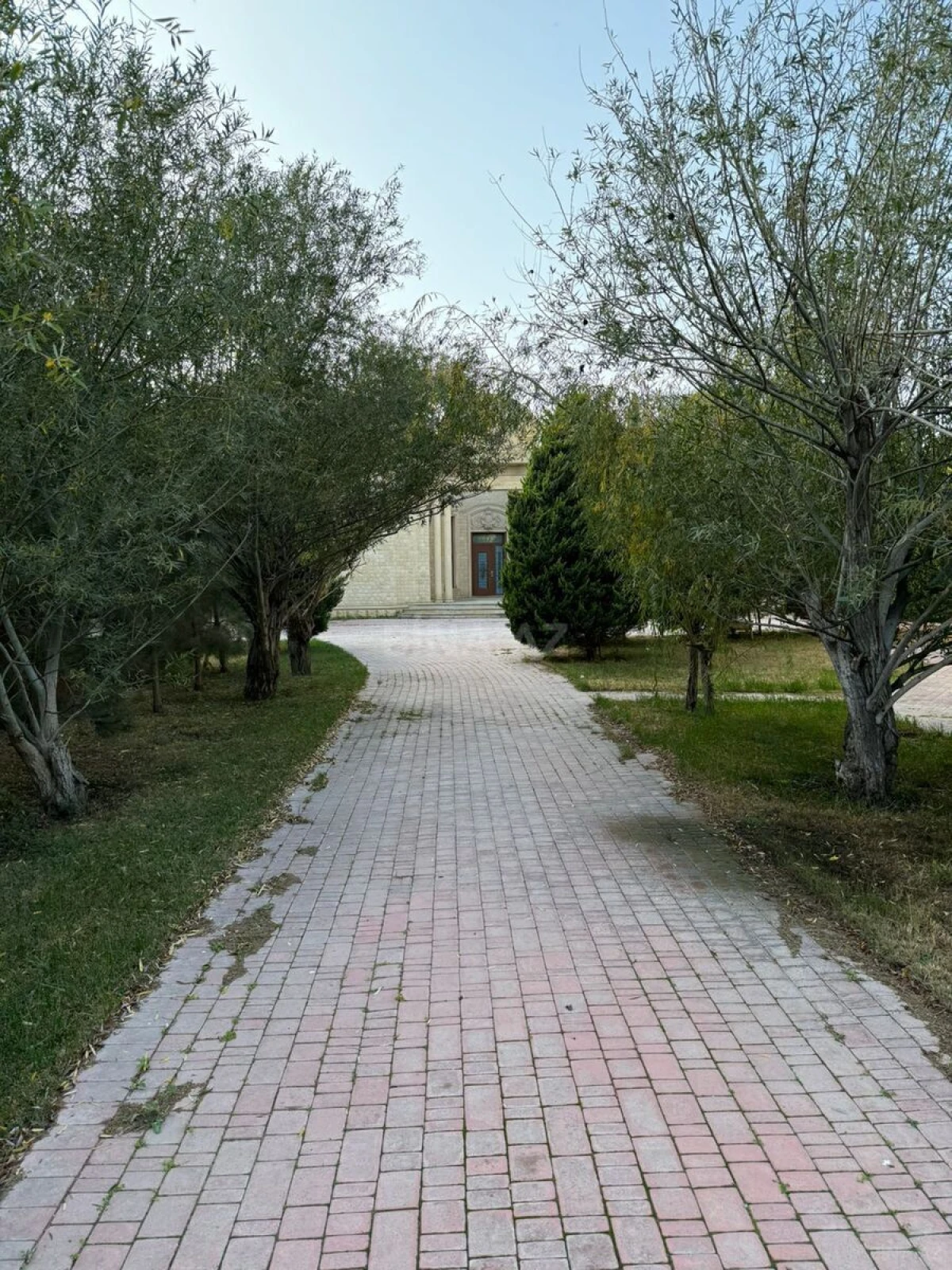 Satılır 15 otaqlı həyət evi 500 m²