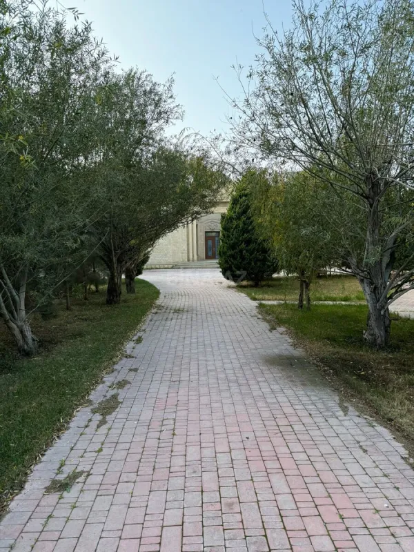 Satılır 15 otaqlı həyət evi 500 m²