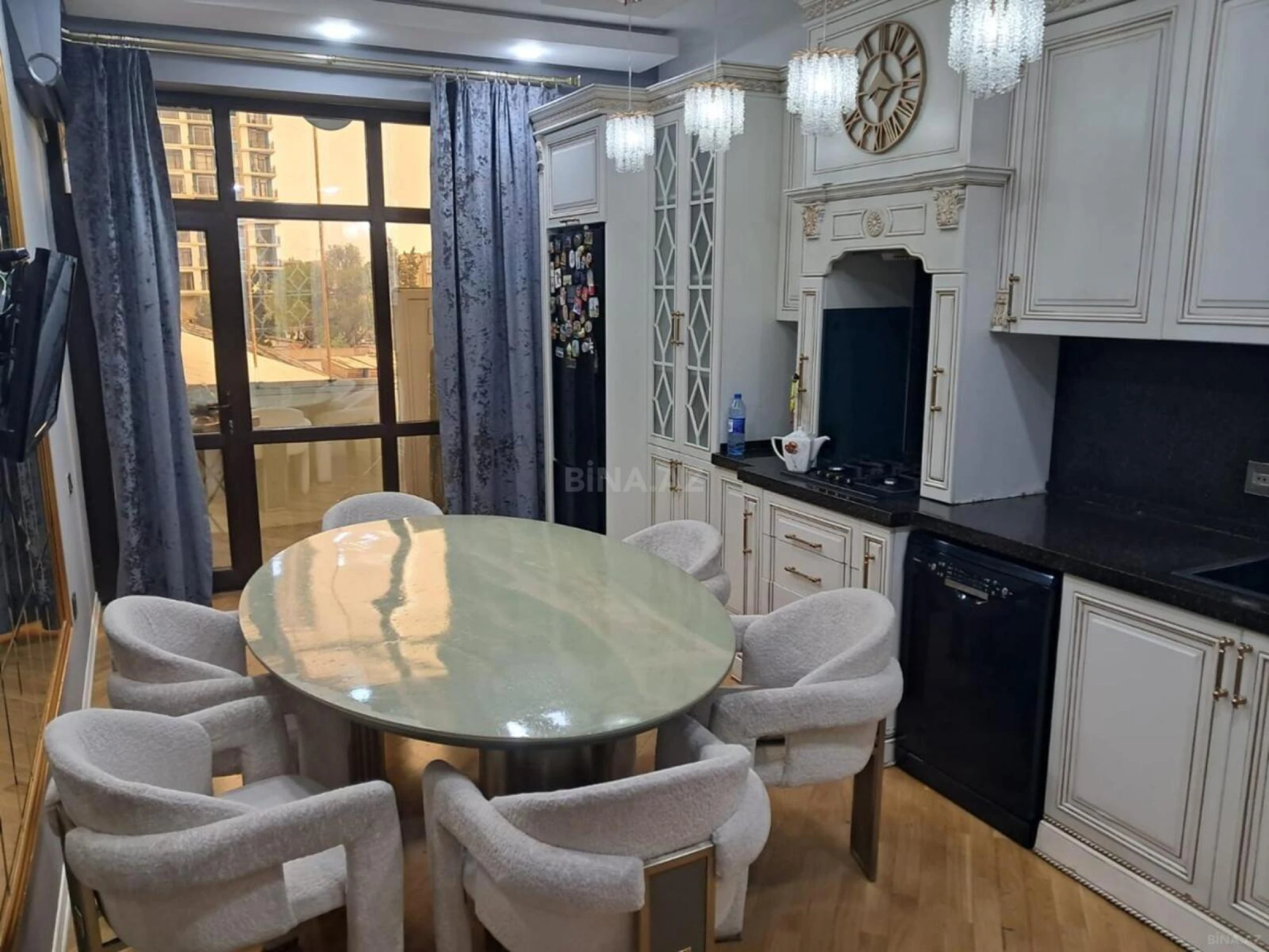 Kirayə verilir 3 otaqlı mənzil 140 m²