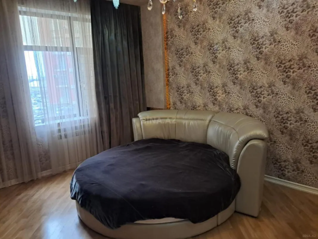 Kirayə verilir 3 otaqlı mənzil 140 m²