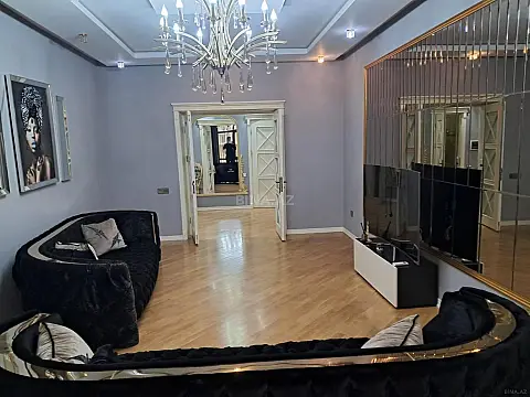Kirayə verilir 3 otaqlı mənzil 140 m²