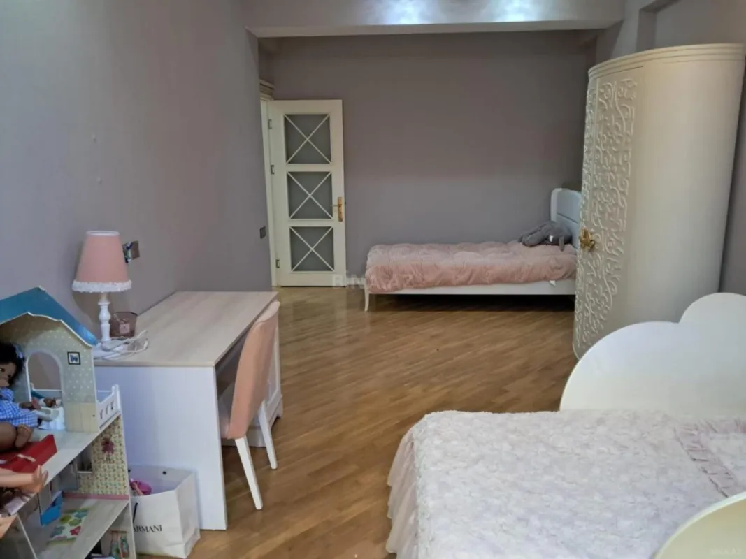 Kirayə verilir 3 otaqlı mənzil 140 m²
