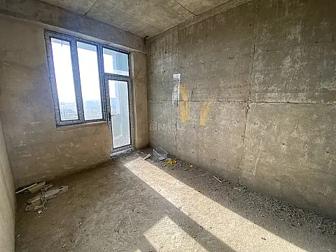 Satılır 4 otaqlı mənzil 147 m²