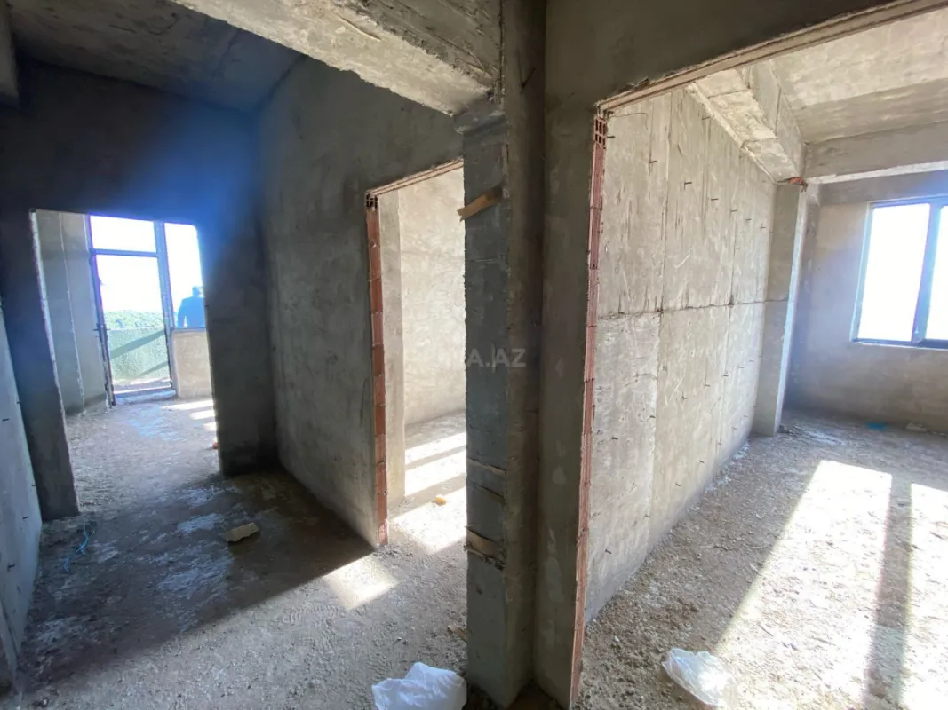 Satılır 4 otaqlı mənzil 147 m²