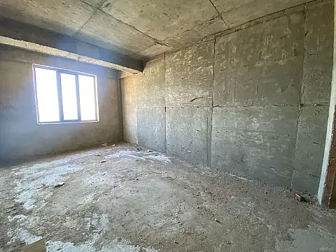 Satılır 4 otaqlı mənzil 147 m²