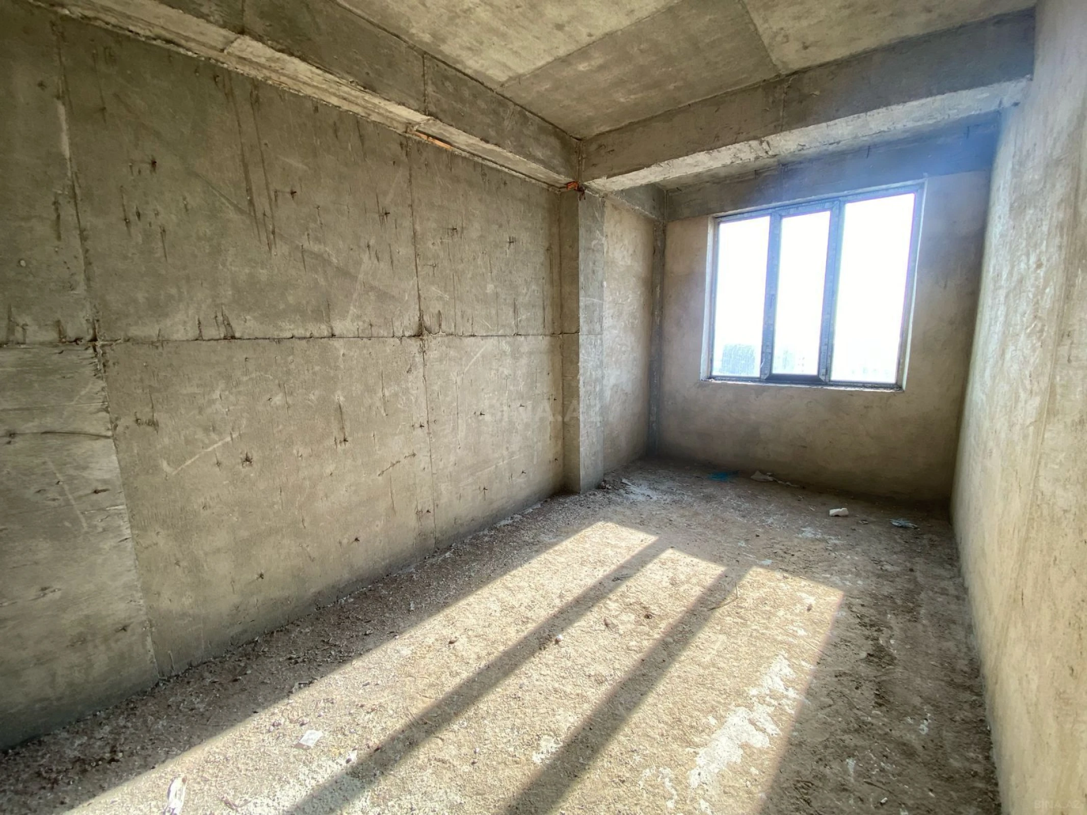 Satılır 4 otaqlı mənzil 147 m²