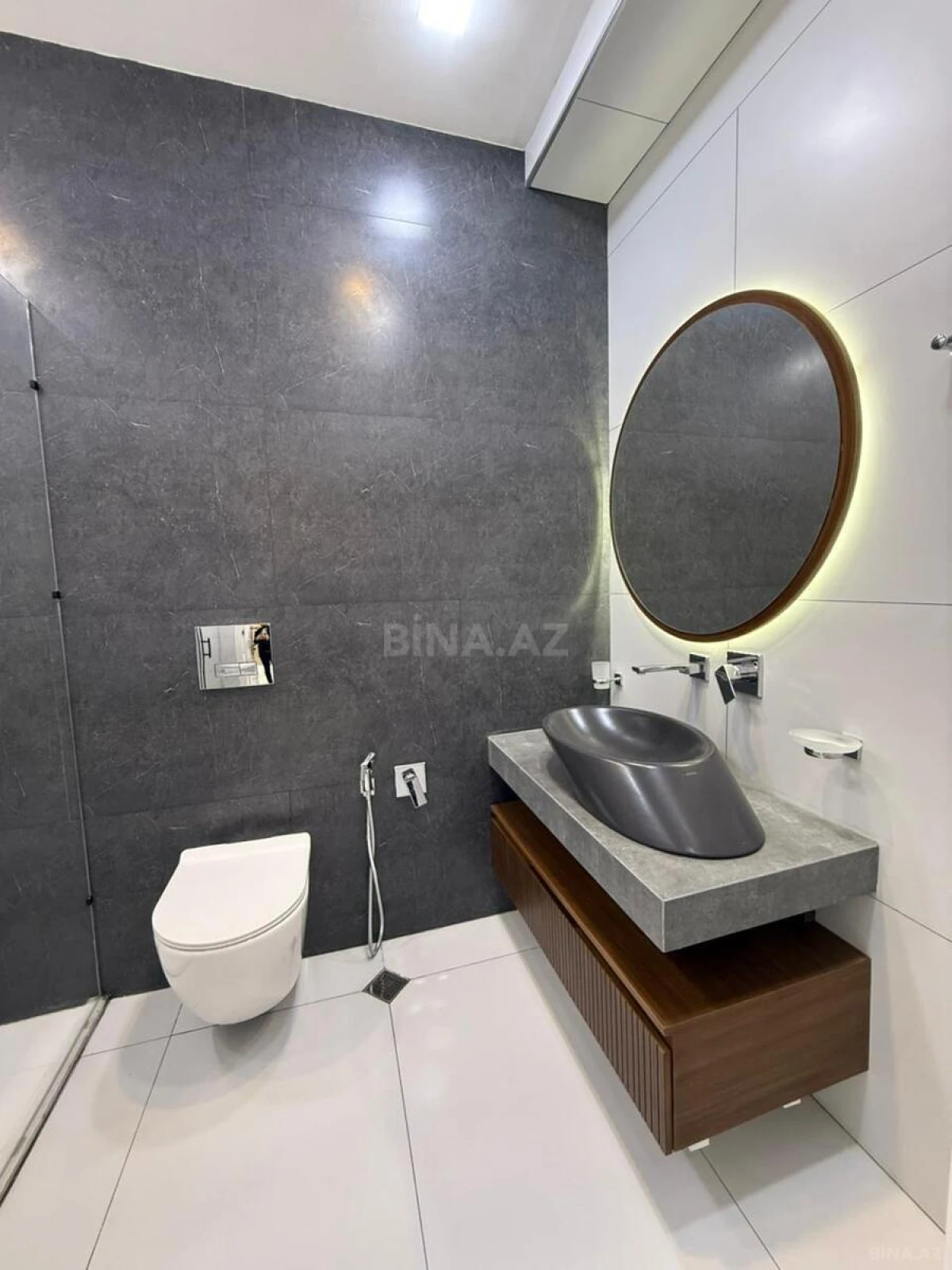 Satılır 3 otaqlı mənzil 117 m²