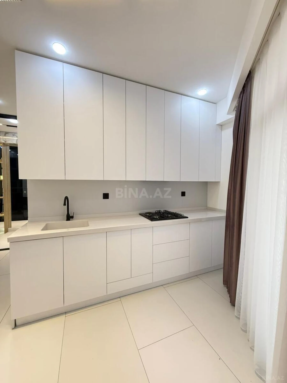 Satılır 3 otaqlı mənzil 117 m²