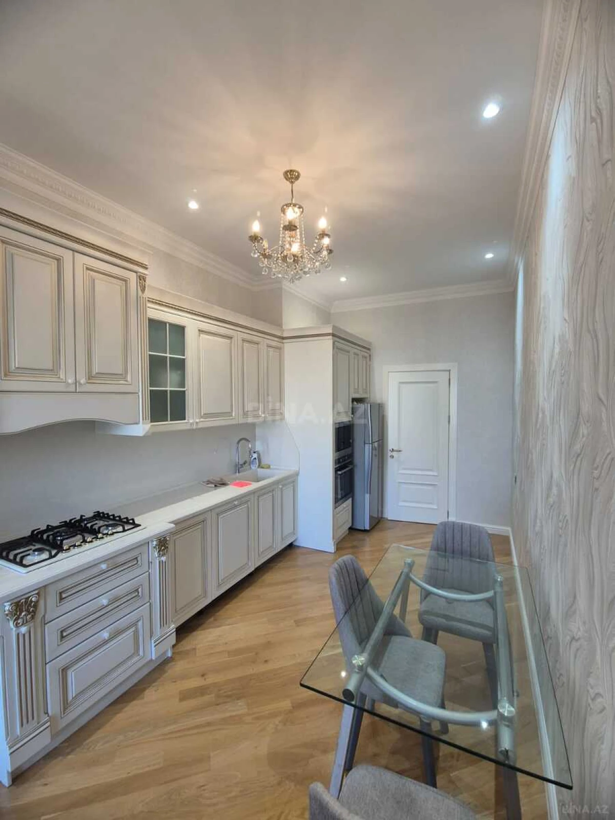 Kirayə verilir 2 otaqlı mənzil 90 m²