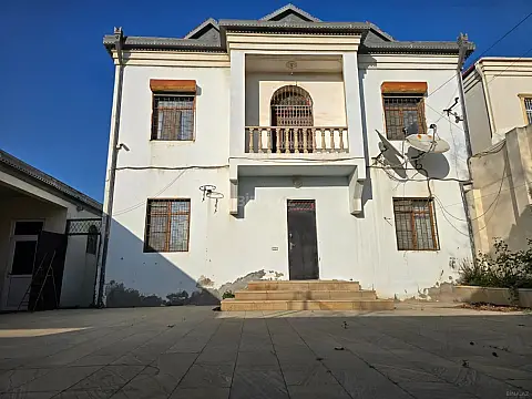 Satılır 6 otaqlı həyət evi 500 m²