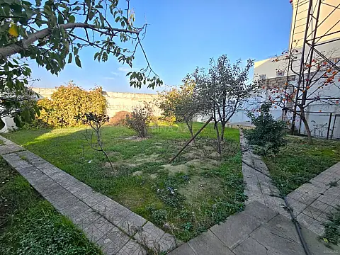 Satılır 6 otaqlı həyət evi 500 m²