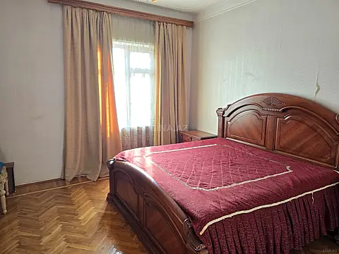 Satılır 6 otaqlı həyət evi 500 m²