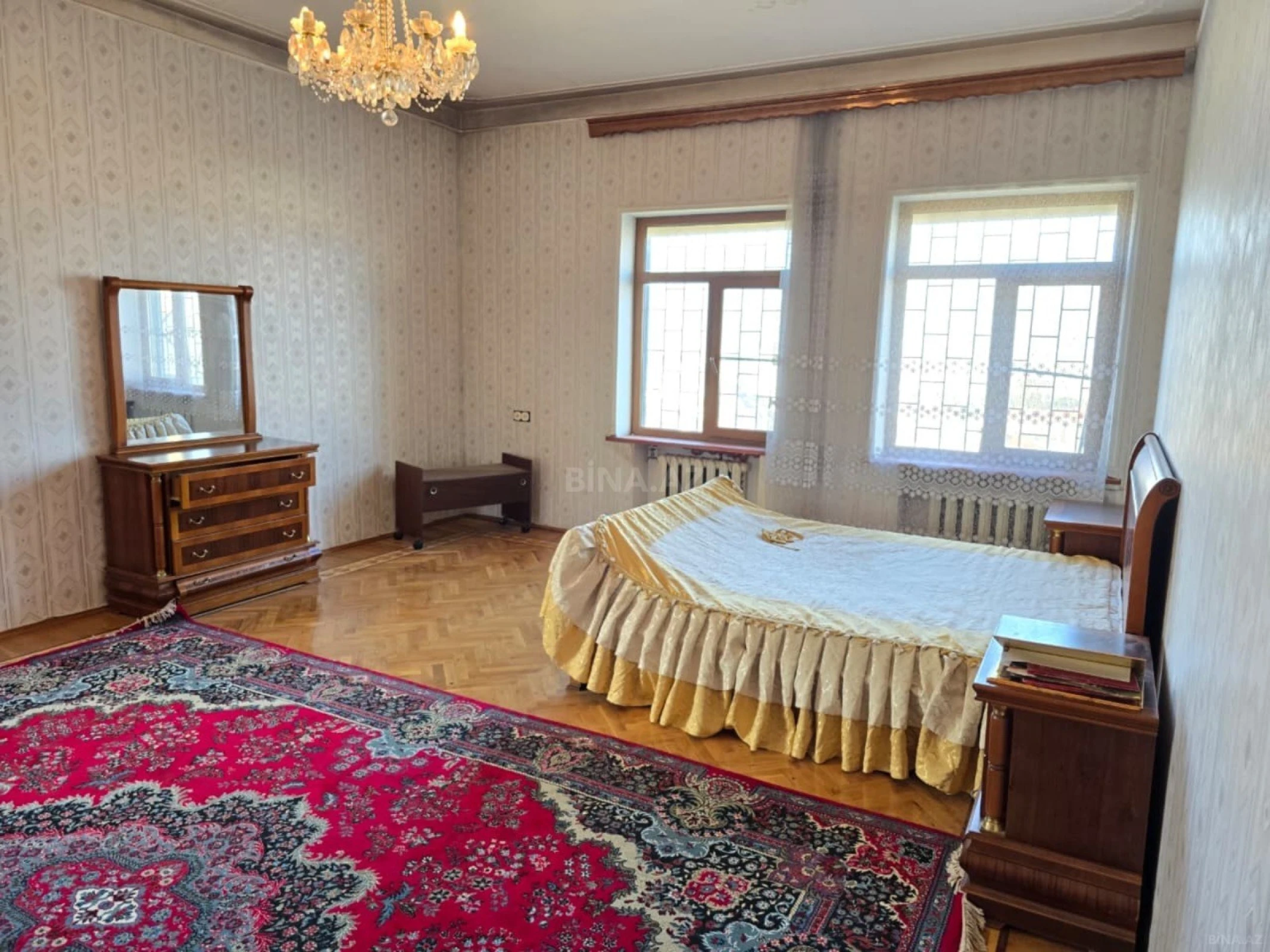 Satılır 6 otaqlı həyət evi 500 m²