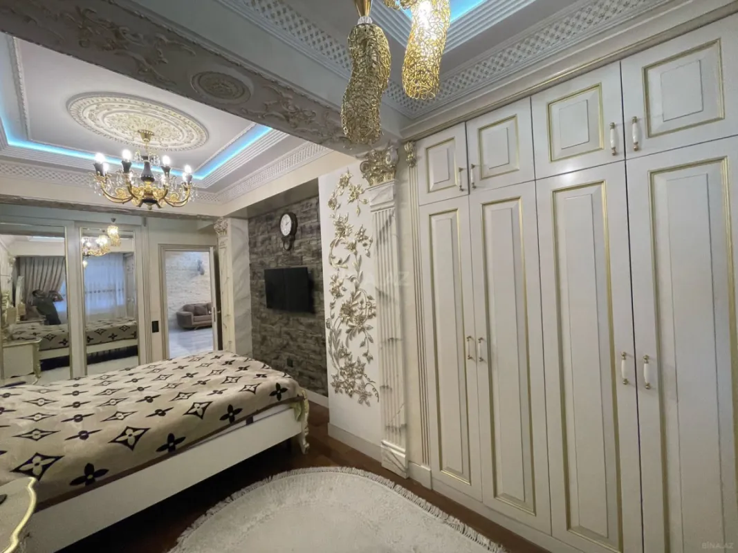 Satılır 3 otaqlı mənzil 128 m²