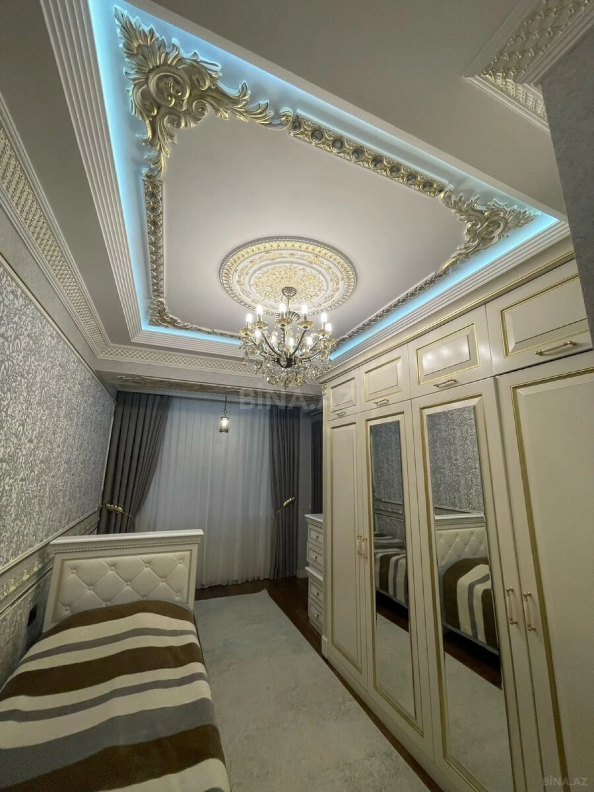 Satılır 3 otaqlı mənzil 128 m²