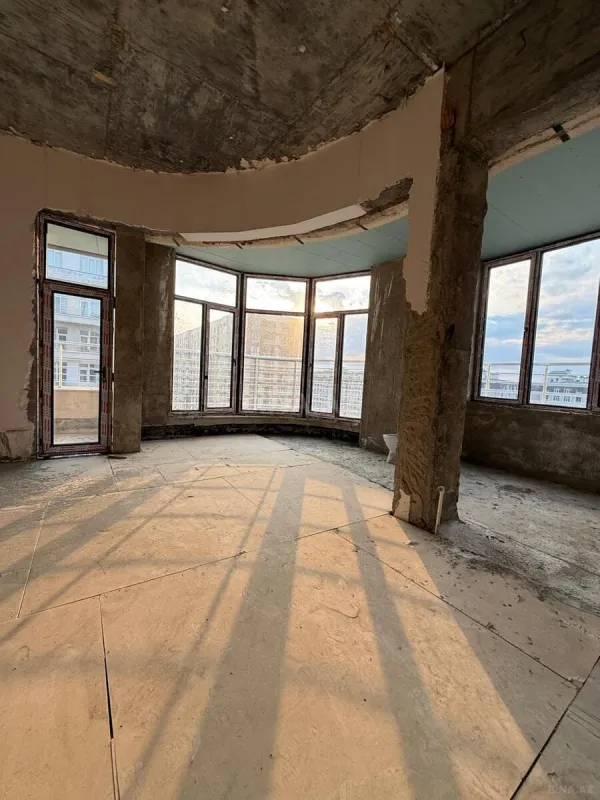 Satılır 4 otaqlı mənzil 209 m²