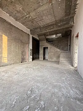 Satılır 4 otaqlı mənzil 209 m²