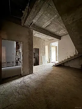 Satılır 4 otaqlı mənzil 209 m²