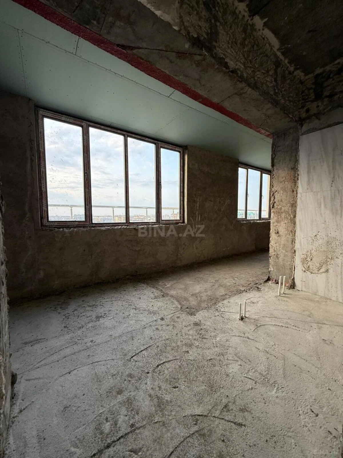 Satılır 4 otaqlı mənzil 209 m²