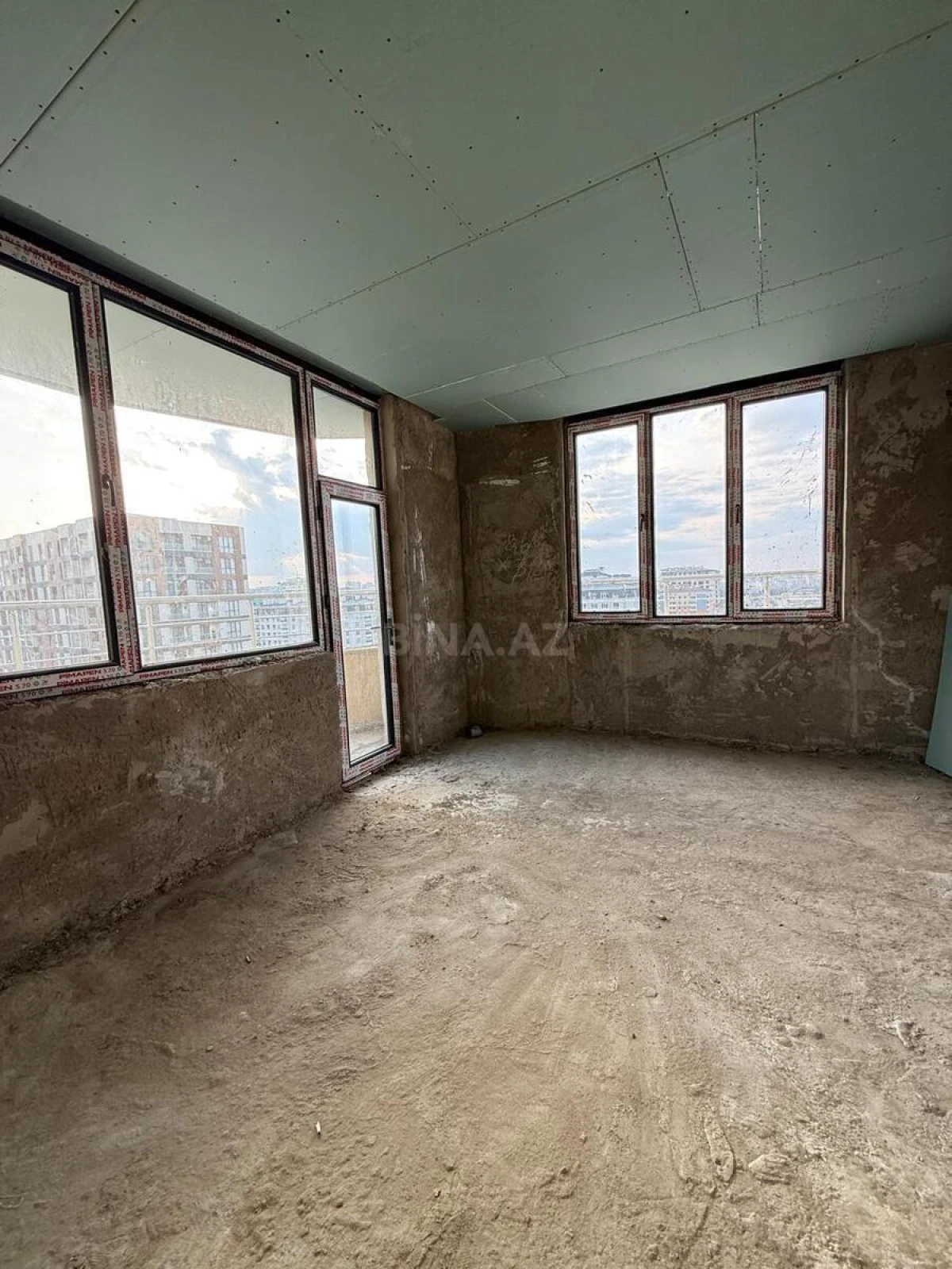 Satılır 4 otaqlı mənzil 209 m²