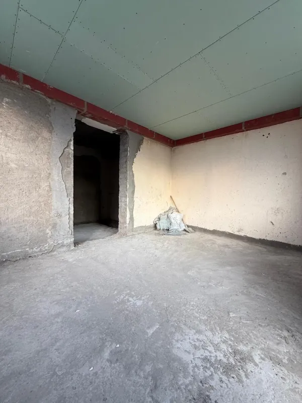 Satılır 4 otaqlı mənzil 209 m²