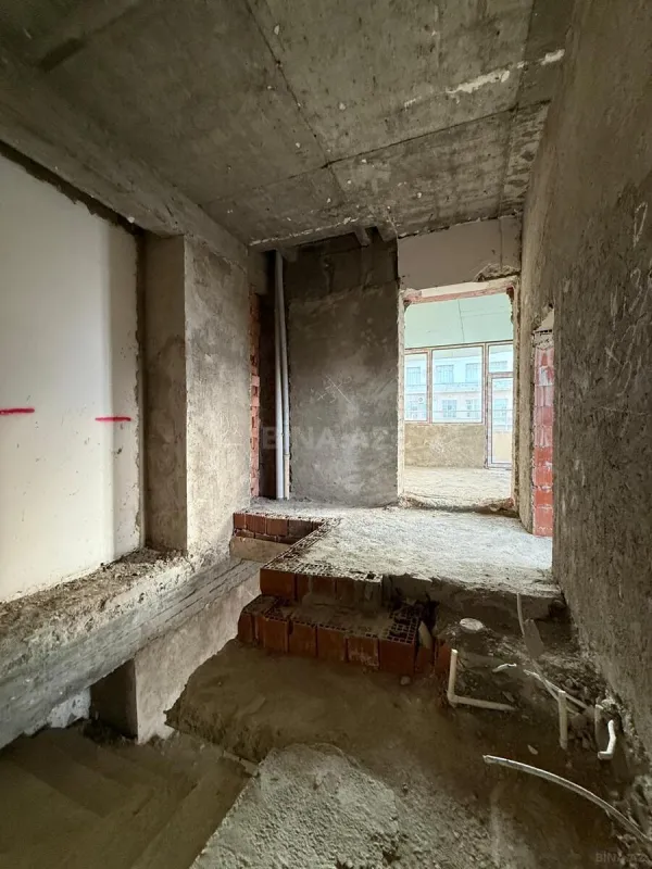 Satılır 4 otaqlı mənzil 209 m²